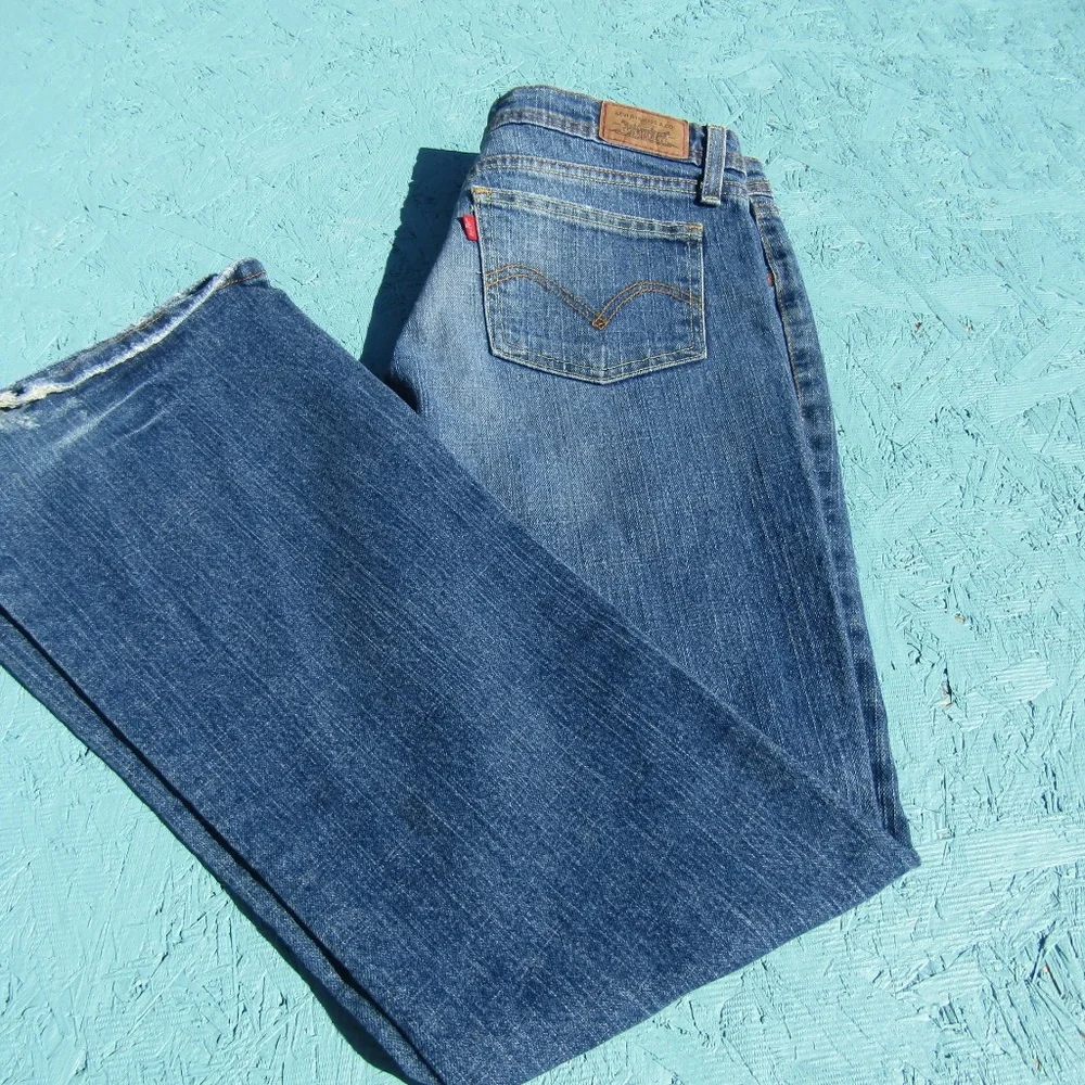 Levi's Women's Jeans size 9 M - Picture 3 of 8